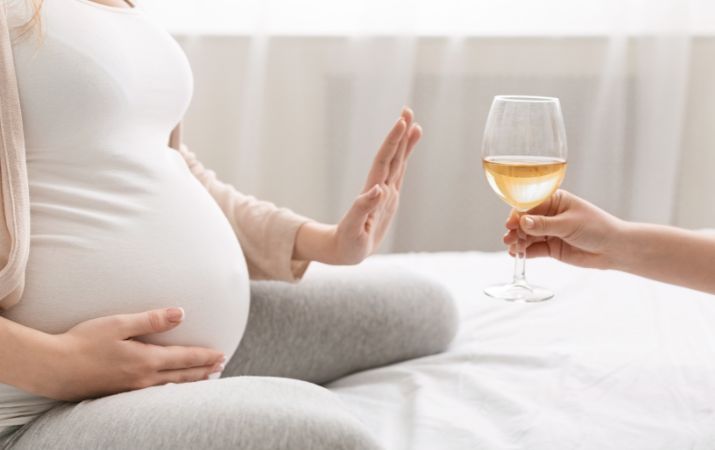 femme-enceinte-refusant-alcool-saf-tsaf